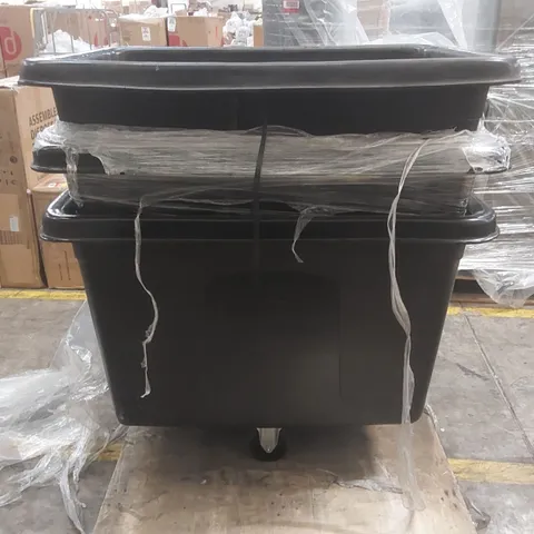 SET OF 3x RUBBERMAID LARGE PLASTIC STORAGE CONTAINERS