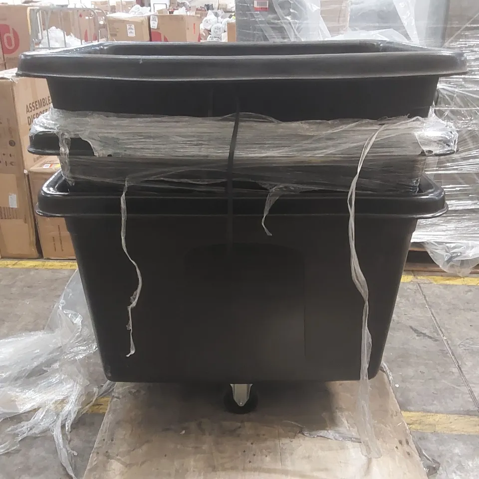 SET OF 3x RUBBERMAID LARGE PLASTIC STORAGE CONTAINERS