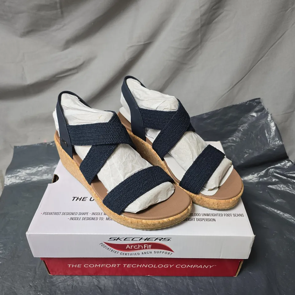 SKECHERS ARCH FIT SANDALS – NAVY STRAPS, CORK SOLE SIZE 6