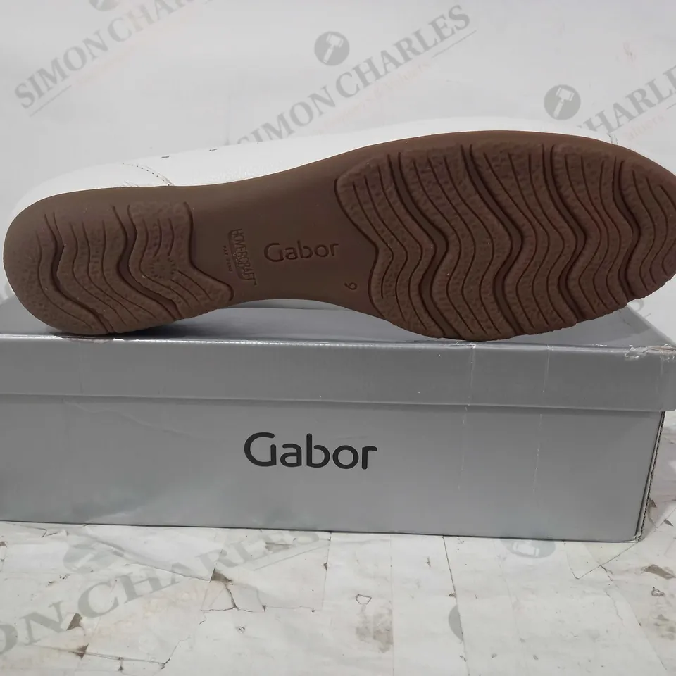 BOXED PAIR OF GABOR HOVERCRAFT SLIP-ON SHOES IN WHITE UK SIZE 9