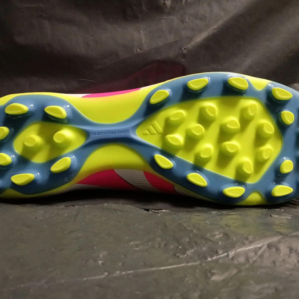 PAIR OF ADIDAS PREDATOR LEAGUE 2G FOOTBALL BOOTS IN WHITE/MULTI SIZE UK 9