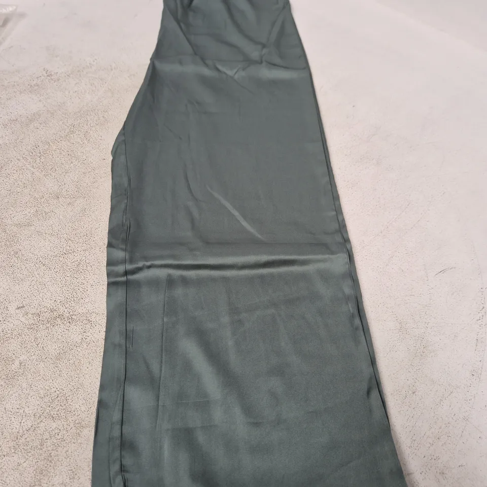 INTÉBLU SATIN PYJAMA SET – DESIGNED IN LONDON – SLATE GREEN, SIZE L