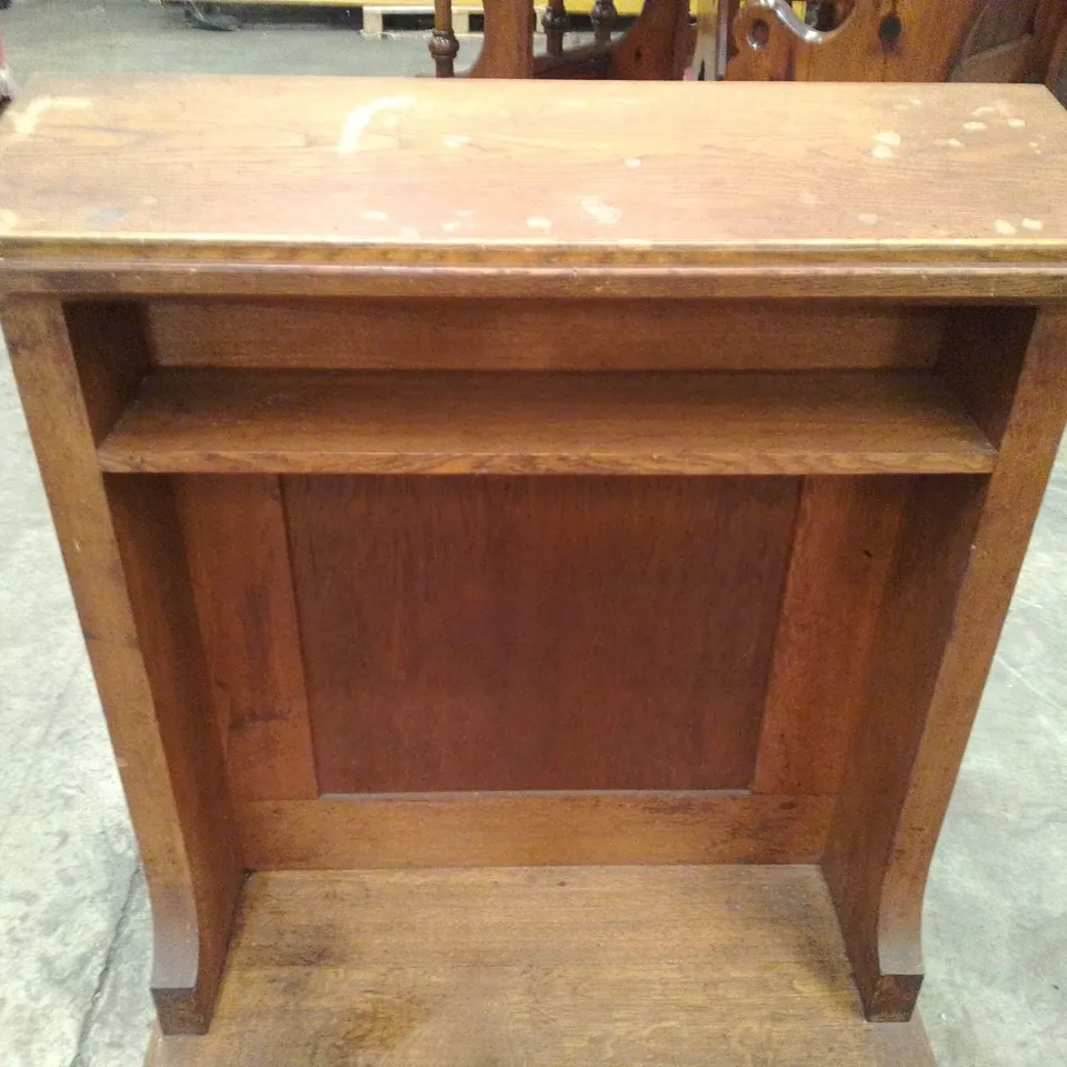 VINTAGE CLERGY CHAIR PEW BENCH WITH TEXT STAND AND PRAYER SPACE