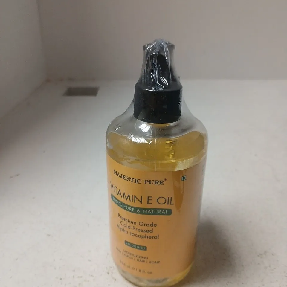APPROXIMATELY 15 ASSORTED COSMETIC ITEMS INCLUDING NO YELLOW CONDITIONER , NATURA SIBERICA SHAMPOO AND MAJESTIC PURE VITAMIN E OIL 