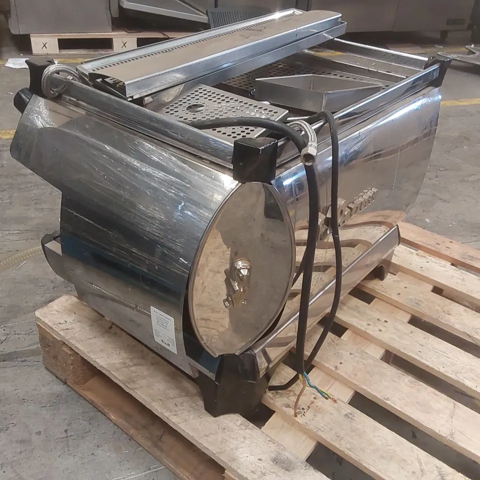 LA MARZOCCO COMMERCIAL 2 GROUP COFFEE MACHINE