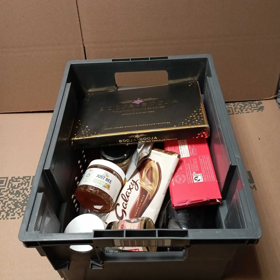 APPROXIMATELY 12 ASSORTED FOOD AND DRINK ITEMS TO INCLUDE BOOJA BOOJA SELECTION, GALAXY, SUSHI GINGER ETC