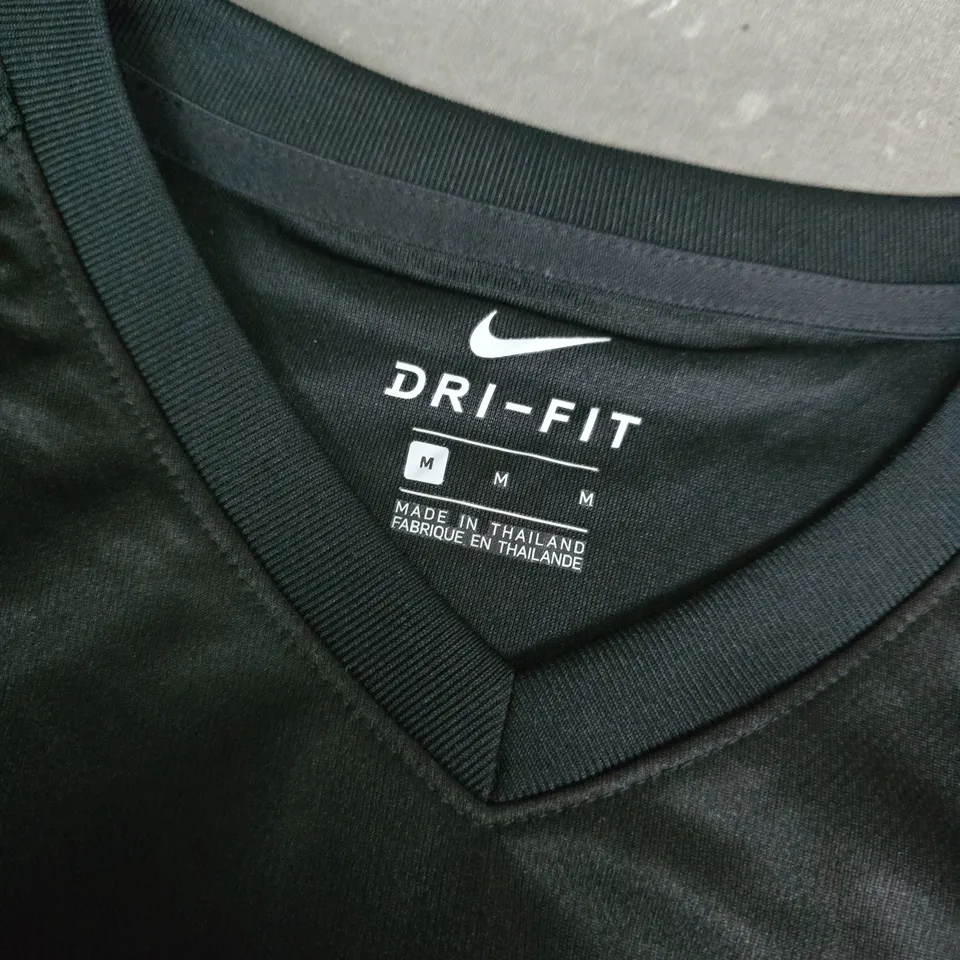 NIKE DRI-FIT STRIPED JERSEY IN RED/BLACK - MEDIUM