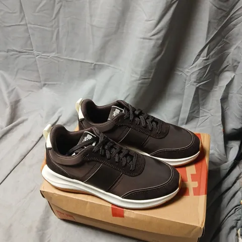 BLACK SNEAKERS (VERIFY MODEL) – UK 6 (EU 39, US 8)