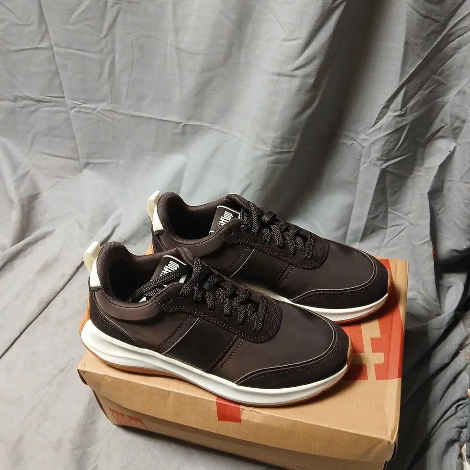 BLACK SNEAKERS (VERIFY MODEL) – UK 6 (EU 39, US 8)