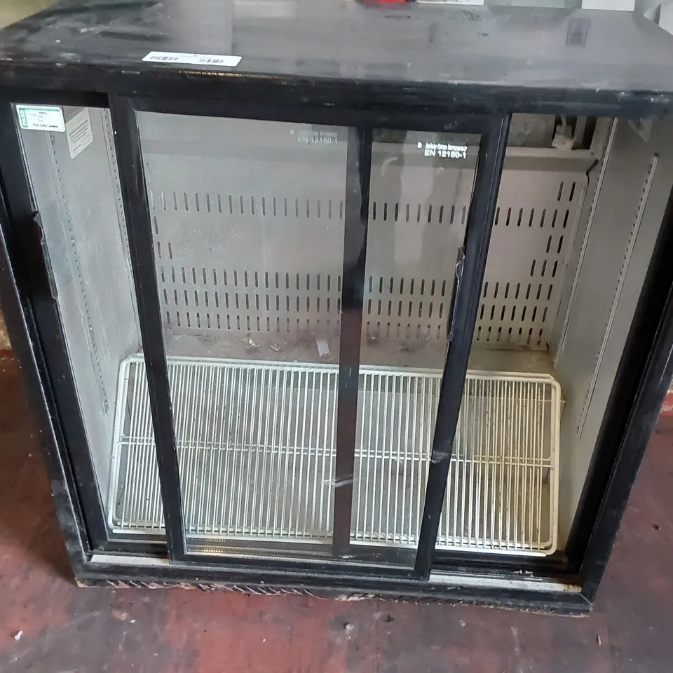 COMMERCIAL DRINKS FRIDGE DISPLAY 