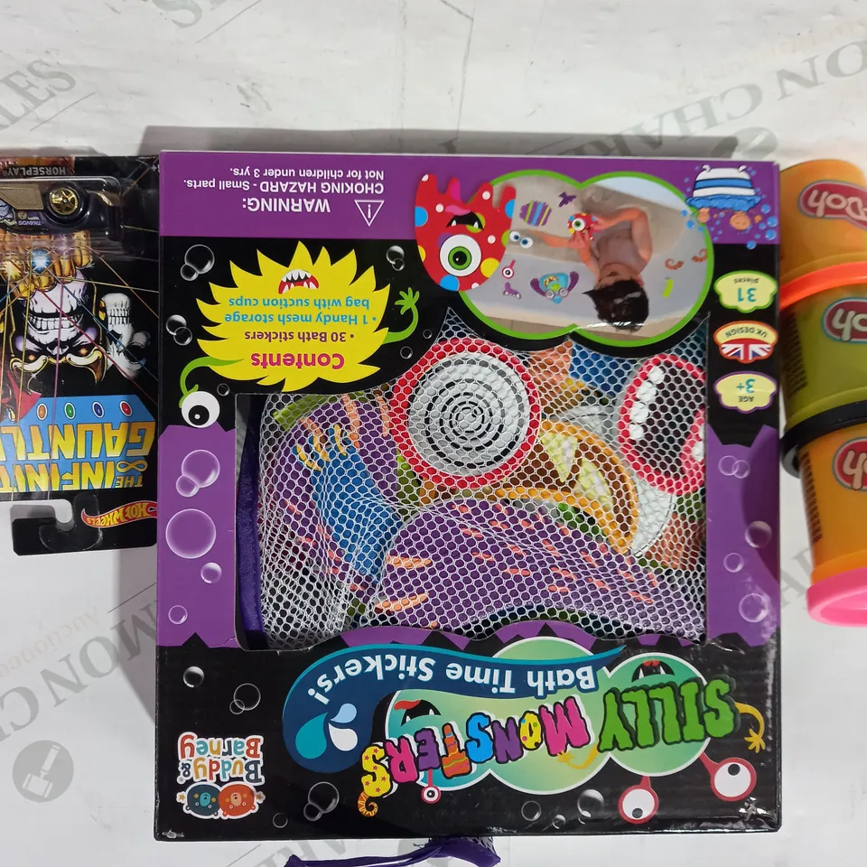 BOX OF APPROXIAMTELY 15 ASSORTED TOYS AND GAMES TO INCLUDE PLAY-DOH, SILLY MONSTERS BATH TIME STICKERS, HOT WHEELS CAR, ETC