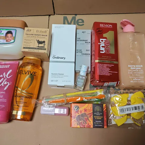 LOT OF ASSORTED HEALTH AND BEAUTY ITEMS TO INCLUDE BERRY MUCH SHOWER GEL, THE ORDINARY CLEANSER AND LOREAL SHAMPOO