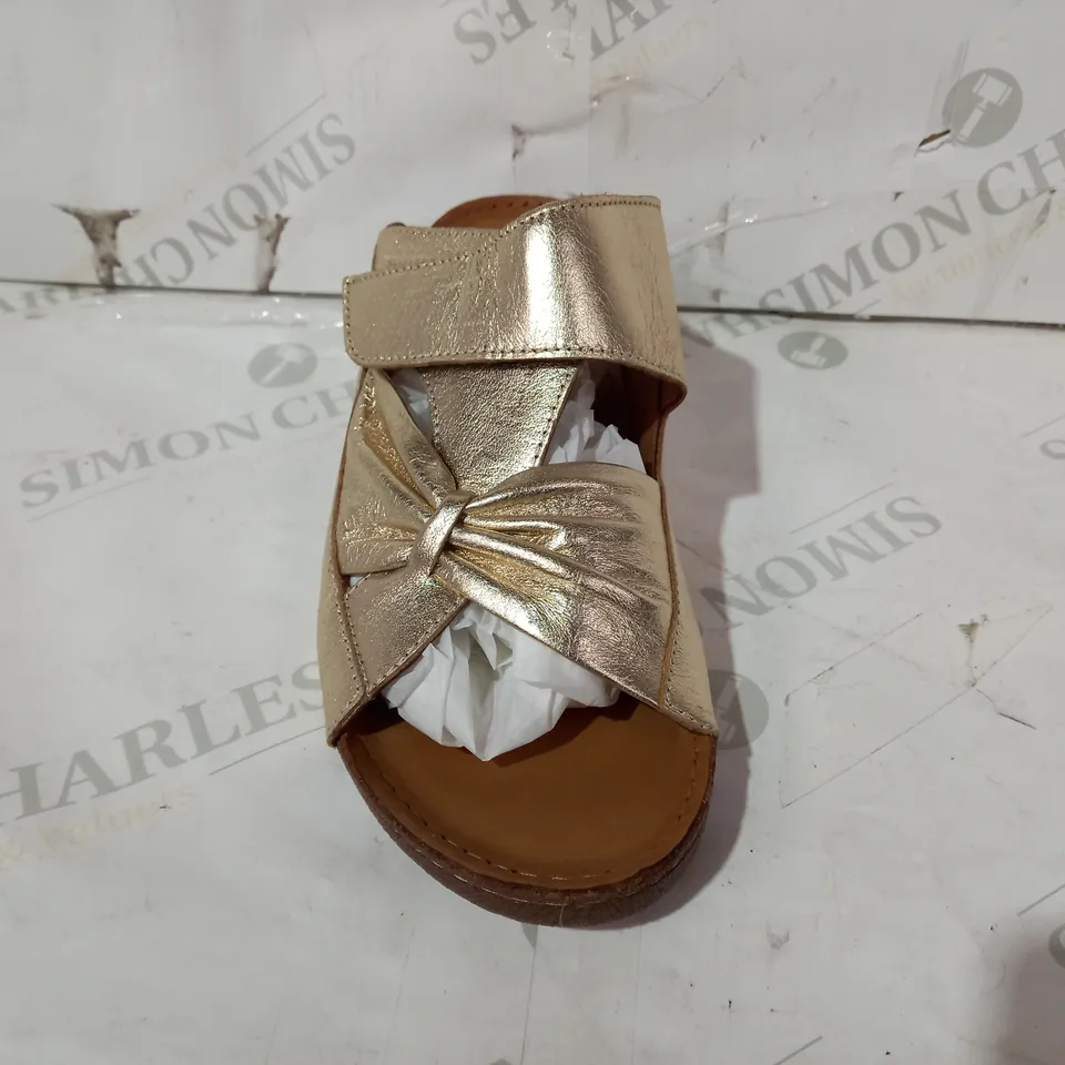 BOXED PAIR OF Adesso Lexi Bow Mule FAUX LEATHER SANDALS IN GOLD EFFECT EU SIZE 40