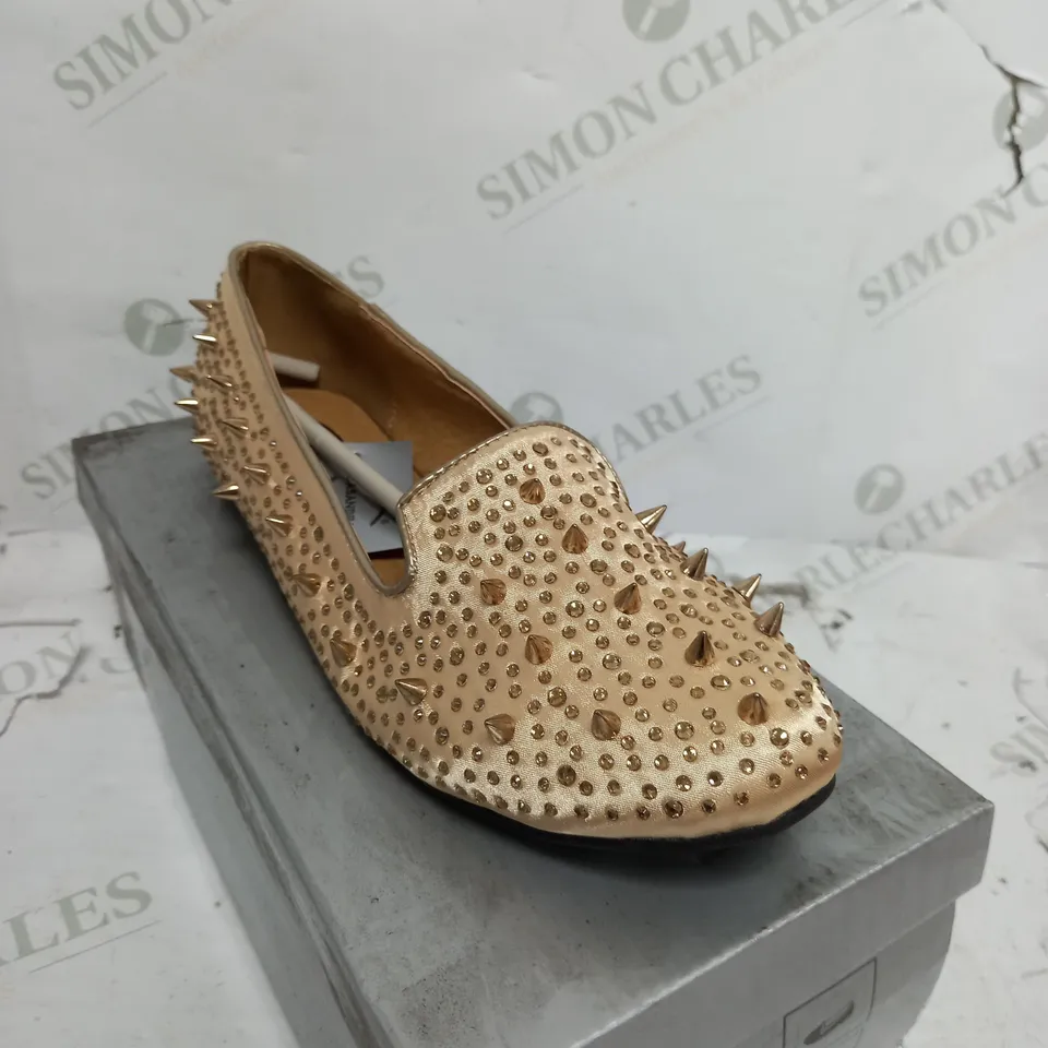 BOXED CASANDRA CHAMPAGNE SATIN LOW SPIKE SHOES - SIZE 4
