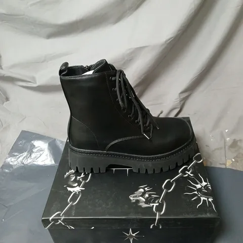 KOI LAVELL LACE UP BOOTS BLACK BOXED SIZE 5