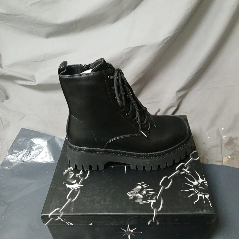 KOI LAVELL LACE UP BOOTS BLACK BOXED SIZE 5