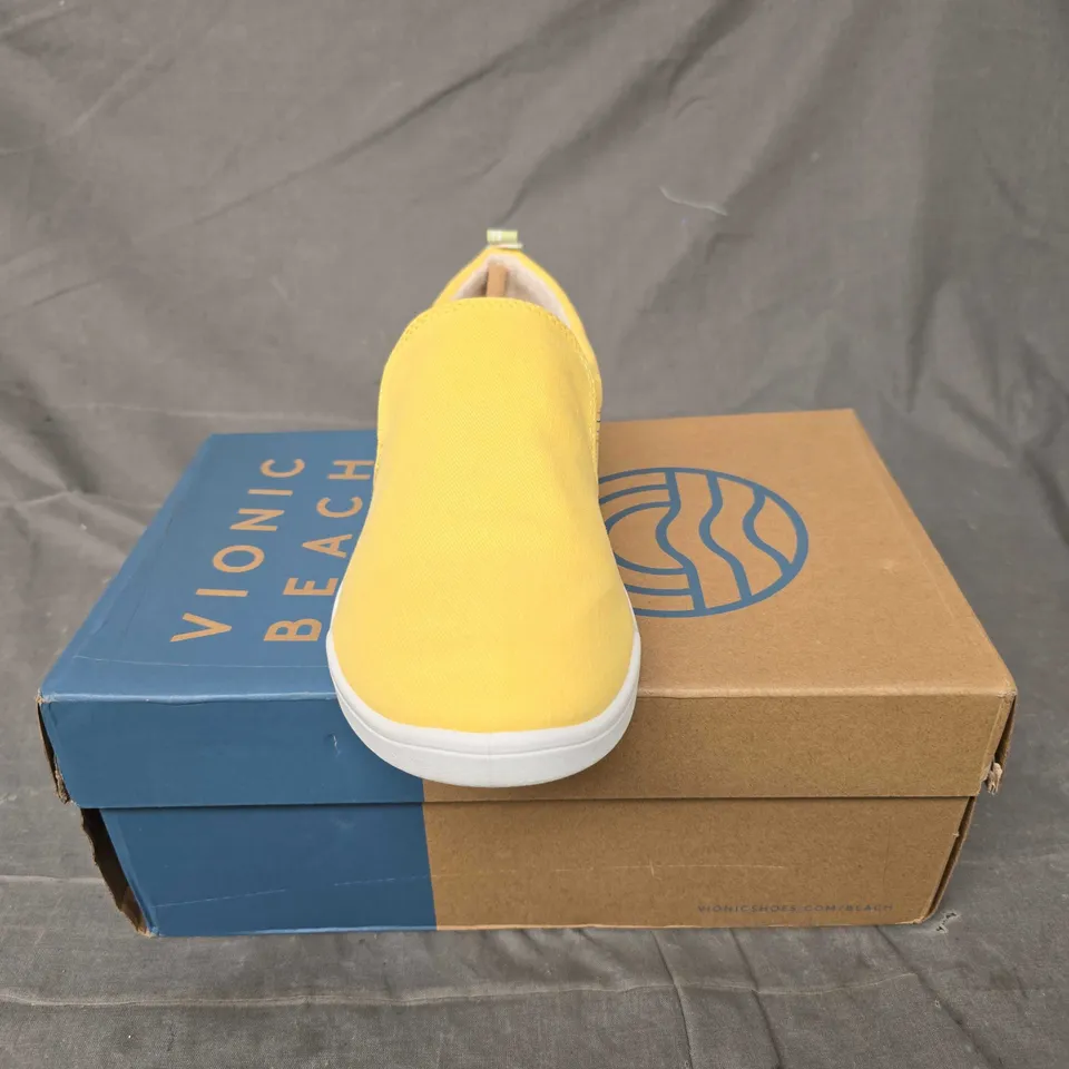 BOXED PAIR OF VIONIC BEACH VENICE SLIP ONS IN YELLOW - 6.5