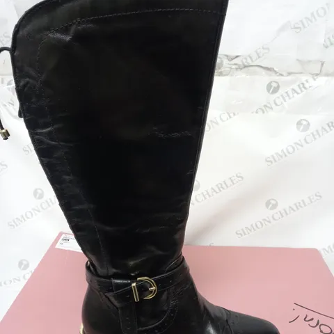 BOXED PAIR OF MODA IN PELLE SASSKIA KNEE BOOTS BLACK SIZE 5