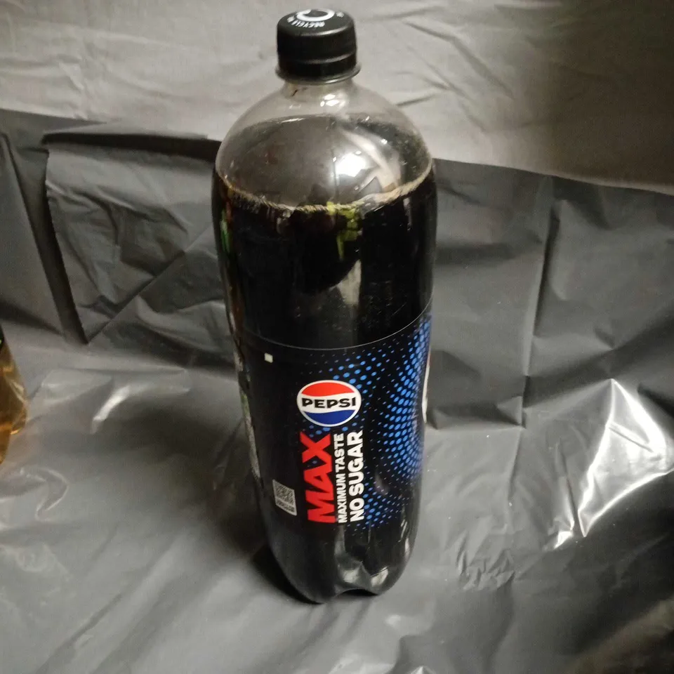 APPROXIMATELY 10 ASSORTED DRINK ITEMS INCLUDING TANGO APPLE , PEPSI MAX AND PEPSI CREAM SODA 