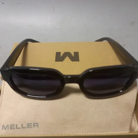 BOXED MELLER BLACK FRAMED GLASSES - JA-TUTAZURE