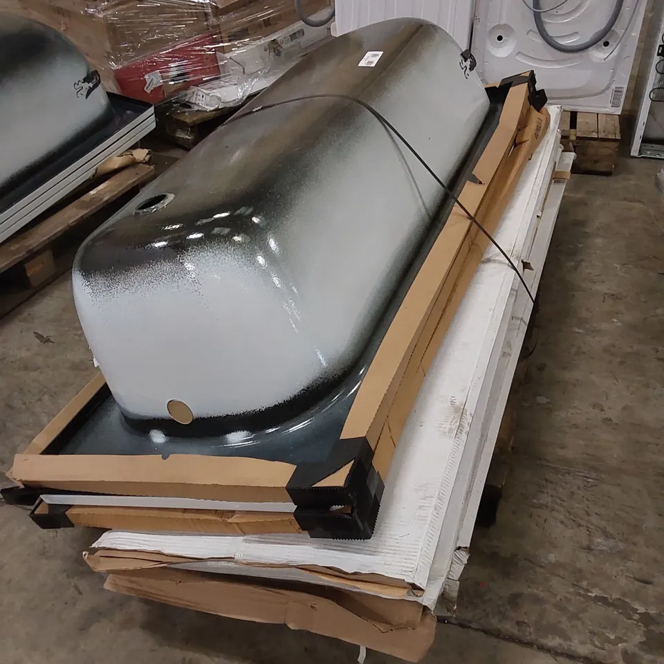 PALLET OF ASSORTED BATHROOM PRODUCTS TO INCLUDE BATHS ETC