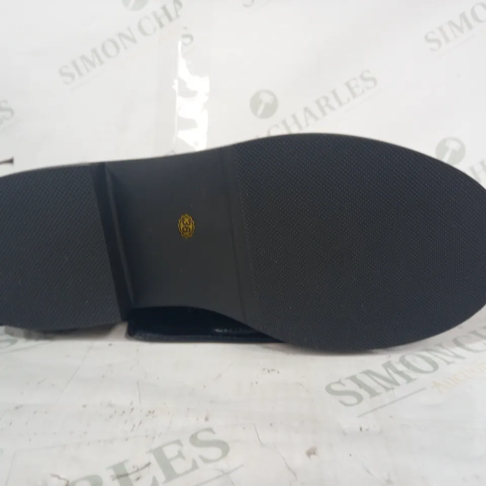 BOXED PAIR OF DESIGNER LOW HEEL KNEE HIGH BOOTS IN BLACK EU SIZE 36