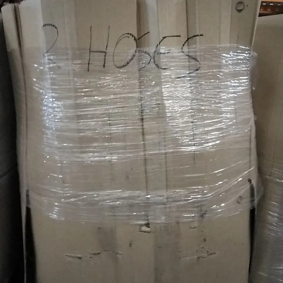 PALLET CONTAINING LARGE QUANTITIES OF HOSES