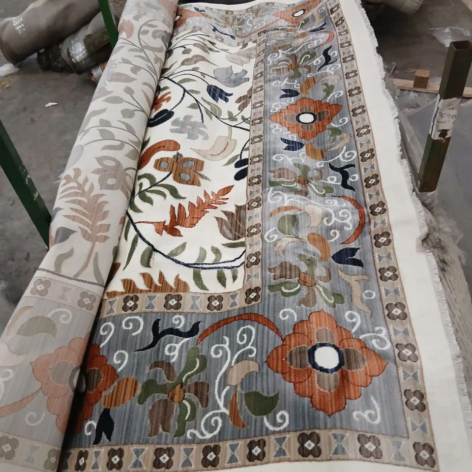 LARGE FLORAL PATTERNED RUG WITH CREAM BORDER AND TASSLE EDGE