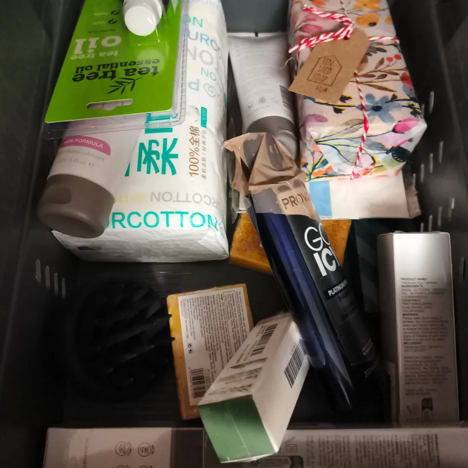 APPROXIMATEY 20 ASSORTED HEALTH AND BEAUTY PRODUCTS TO INCLUDE - THE BEARD STRUGGLE WARRIOR BEARD BALM - NIVEA SPORT 3IN1 WASH - DERMATICA CERAMIDE + PEPTIDE MOISTURISER - ETC