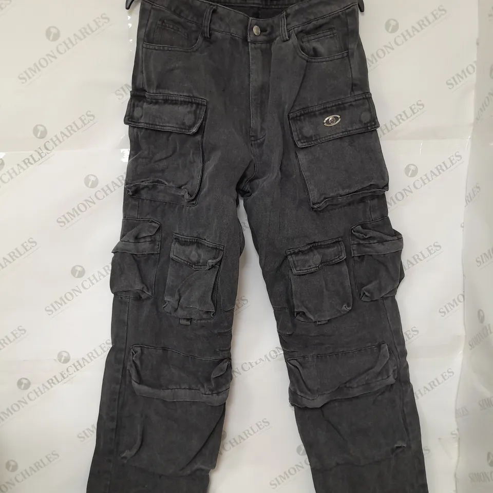 LUXE TO KILL BLACK WASH DENIM OVERSIZED CARGO POCKET JEANS SIZE 10