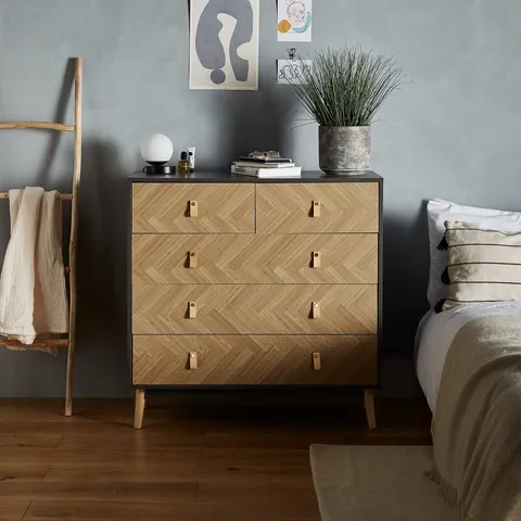 BOXED FRATESSA 5-DRAWER CHEST OF DRAWERS (1 BOX)