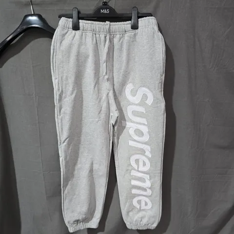 SUPREME GREY SWEATPANTS WITH VERTICAL WHITE LOGO