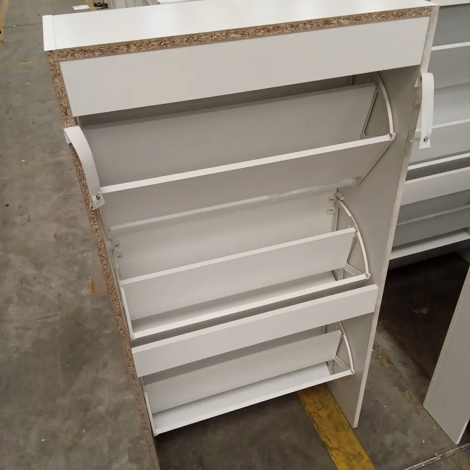 VIDA 3 DOOR FLIP-DOWN SHOE STORAGE UNIT