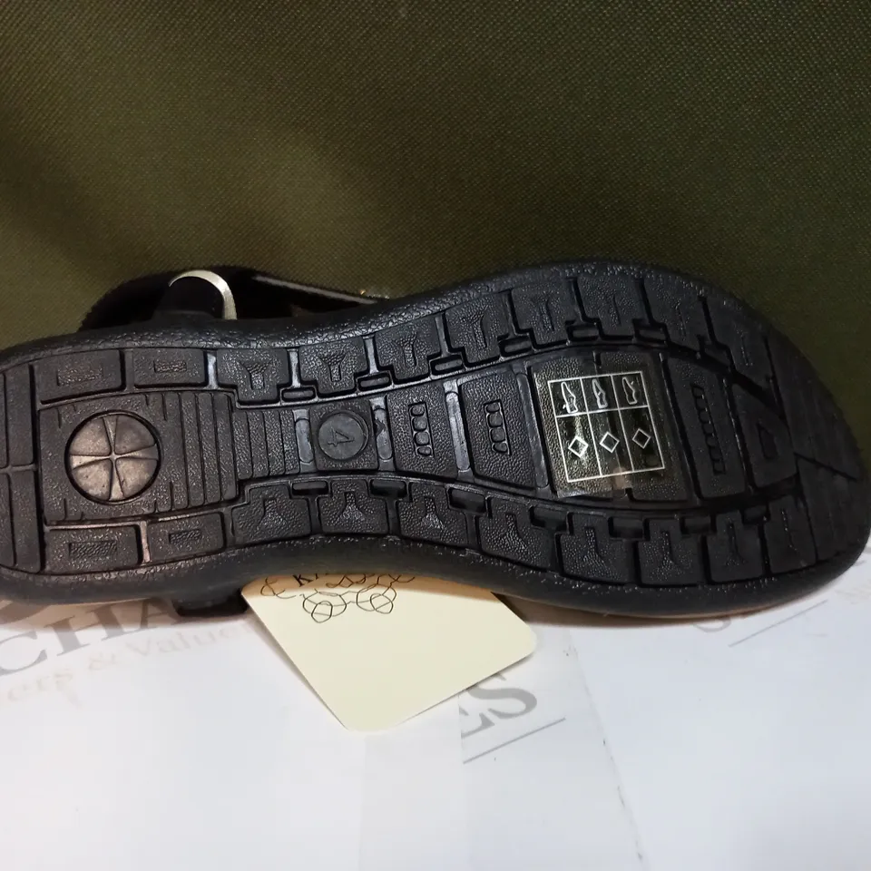 KASARA EMBELLISHED THONG SANDAL - SIZE 4 