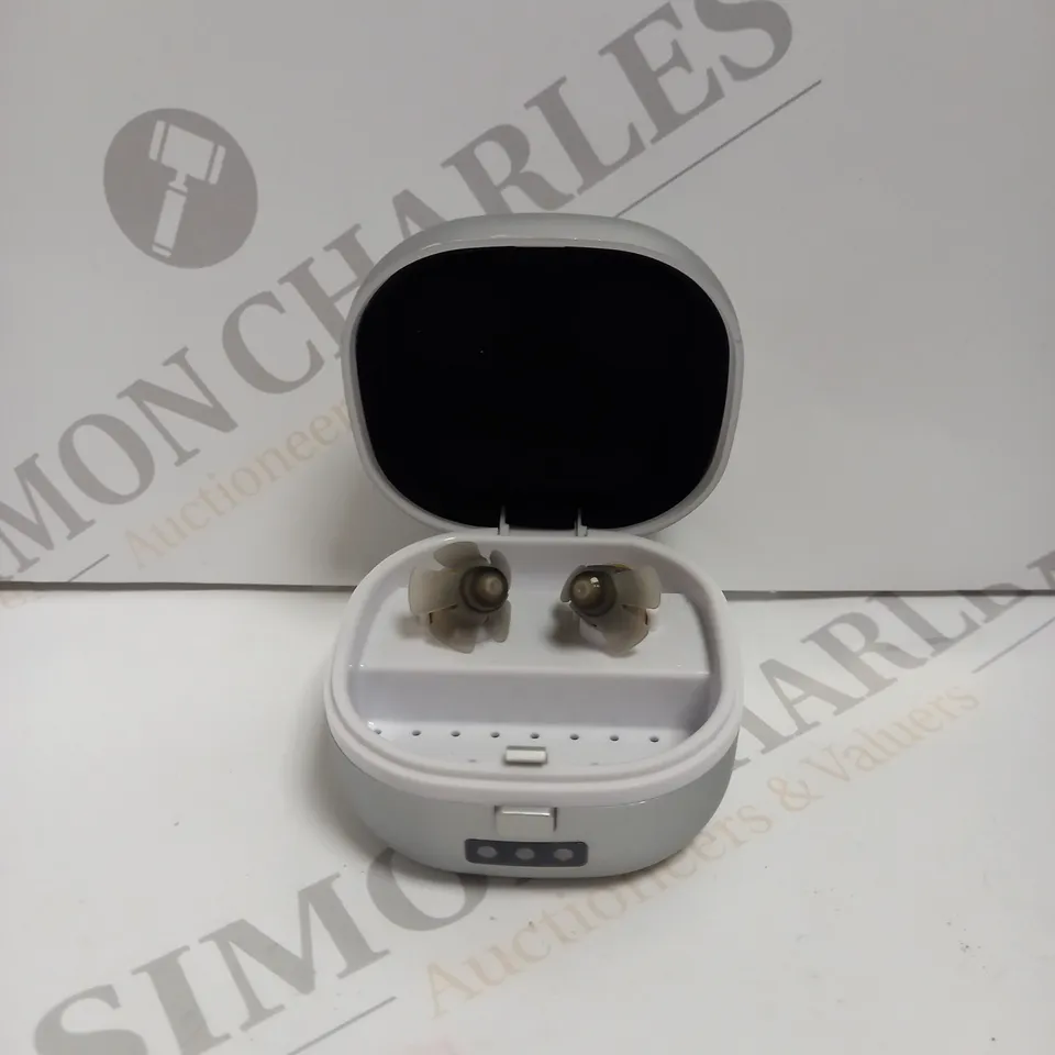 BOXED LUNA RL60M HEARING AIDS 