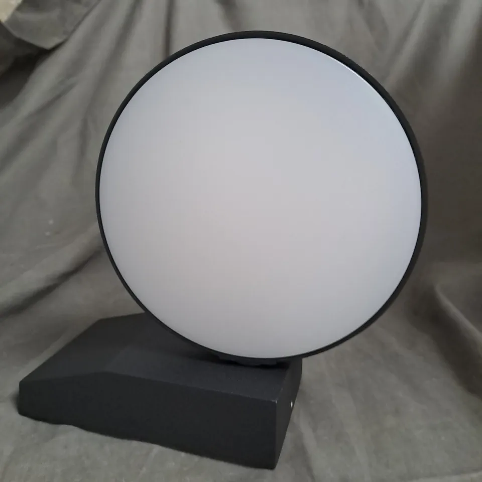 BOXED BLACK WALL LAMP 