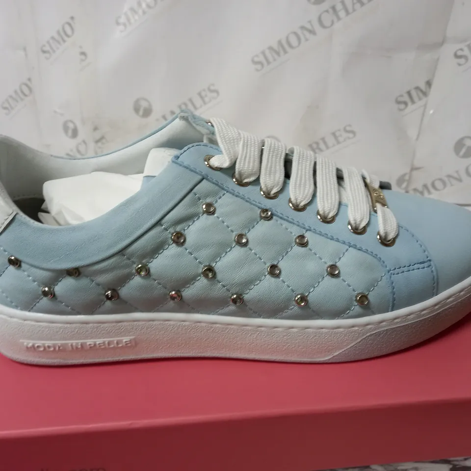 BOXED MODA SIZE 7 LIGHT BLUE  LEATHER ADELAID LACE UP QUILTED TRAINERS 