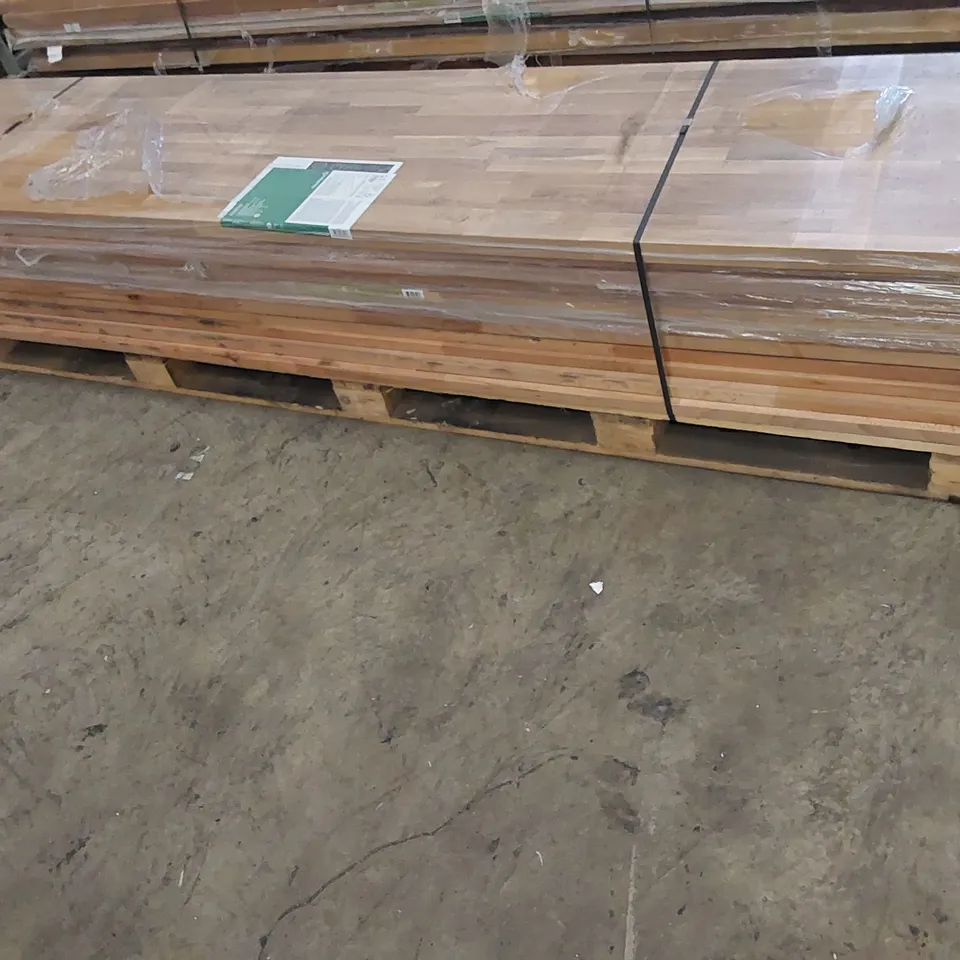 PALLET OF ASSORTED WORKTOPS APPROXIMATELY 3M