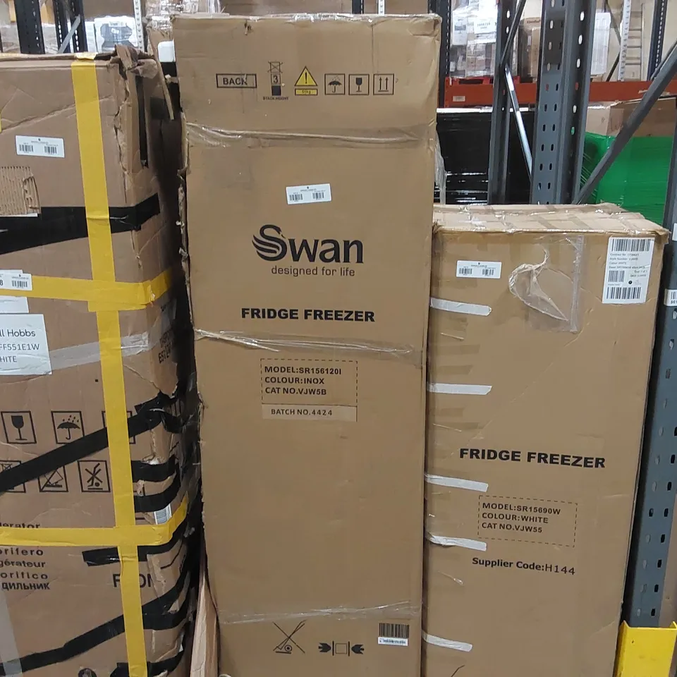 BOXED SWAN SR156120I 55CM WIDE, TOTAL NO FROST, 50/50 SPLIT FRIDGE FREEZER - INOX