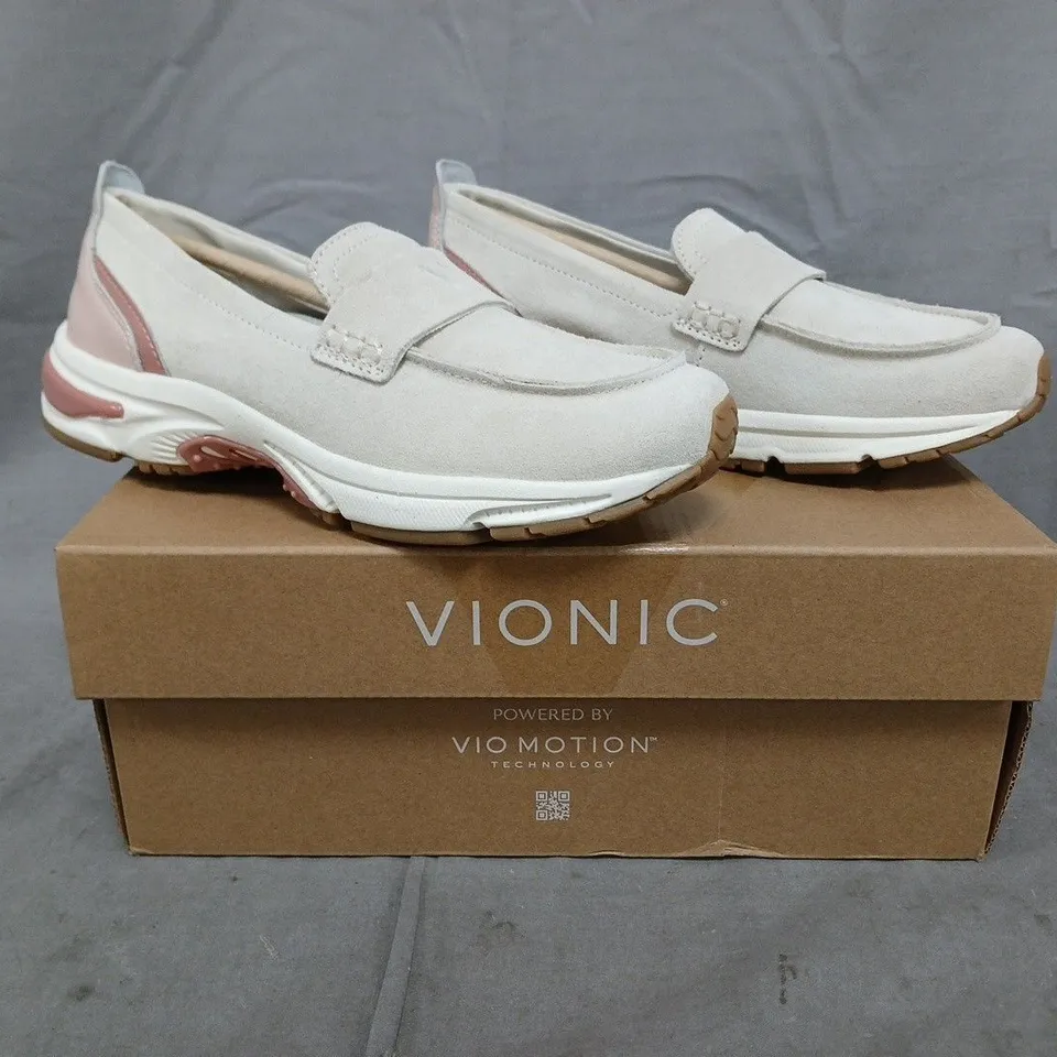 BOXED PAIR OF VIONIC 23 WALK LOAFERS IN CREAM/CAMEO ROSE SIZE 4