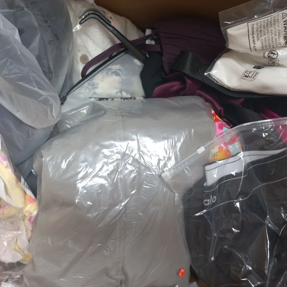 APPROXIMATELY 20 ASSORTED CLOTHING AND FASHION PRODUCTS IN VARIOUS STYLES AND SIZES - COLLECTION ONLY