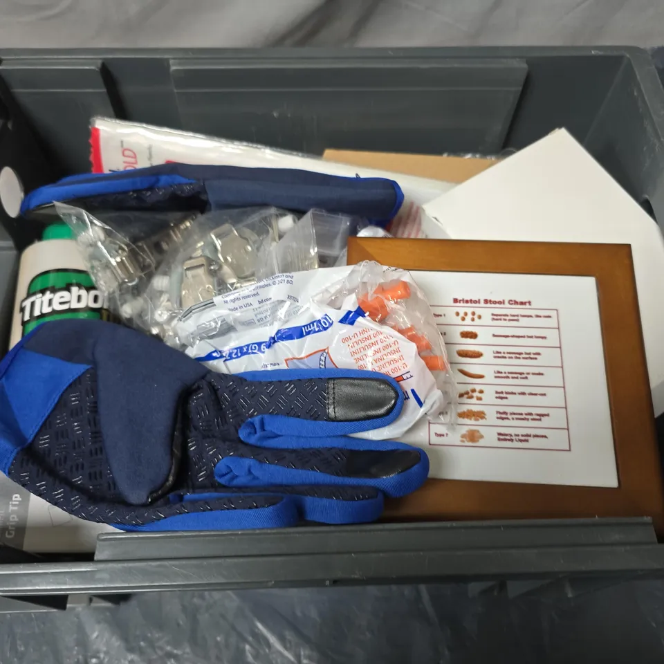 APPROXIMATELY 20 ASSORTED HOUSEHOLD ITEMS TO INCLUDE GLOVES, WOOD GLUE AND HEAT N BOND 