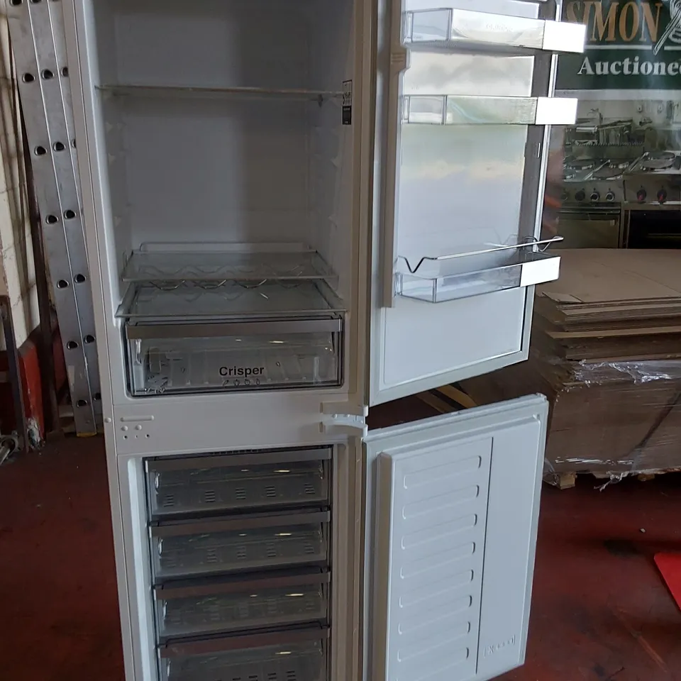 GRUNDIG GKFED445 BUILT-IN INTEGRATED 50/50 FRIDGE FREEZER