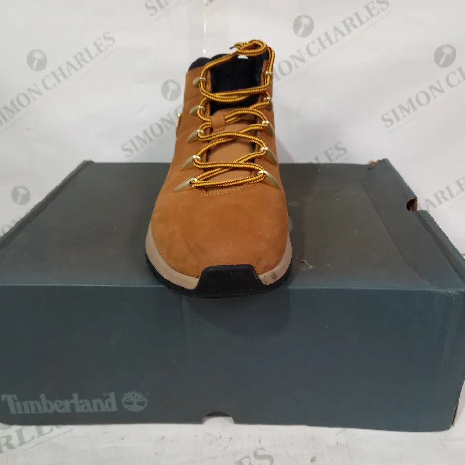 BOXED PAIR OF TIMBERLAND SPRINT TREKKER MID SHOES IN WHEAT COLOUR UK SIZE 9
