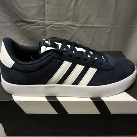 BOXED PAIR OF ADIDAS VL COURT 3.0 TRAINERS IN NAVY/WHITE - UK 10