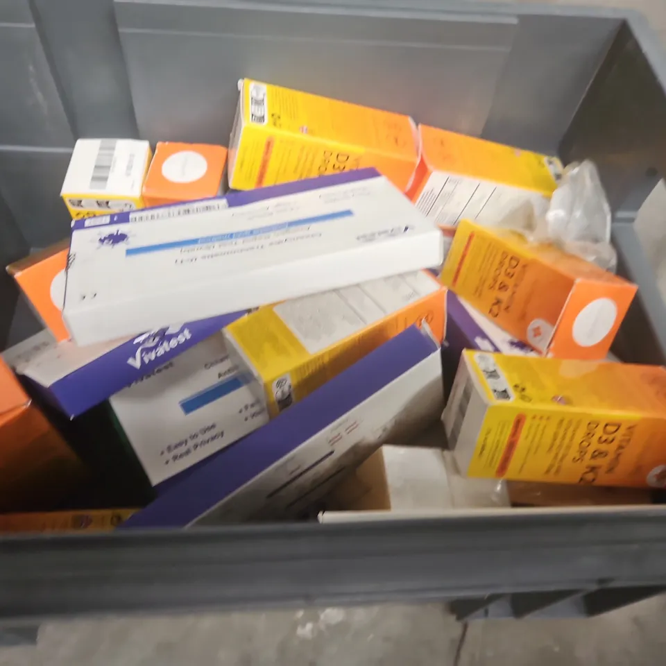 APPROXIMATELY 10 ASSORTED ITEMS TO INCLUDE ANTIGEN RAPID TEST , VITAMIN DROPS AND GLUCOSE TEST STRIP