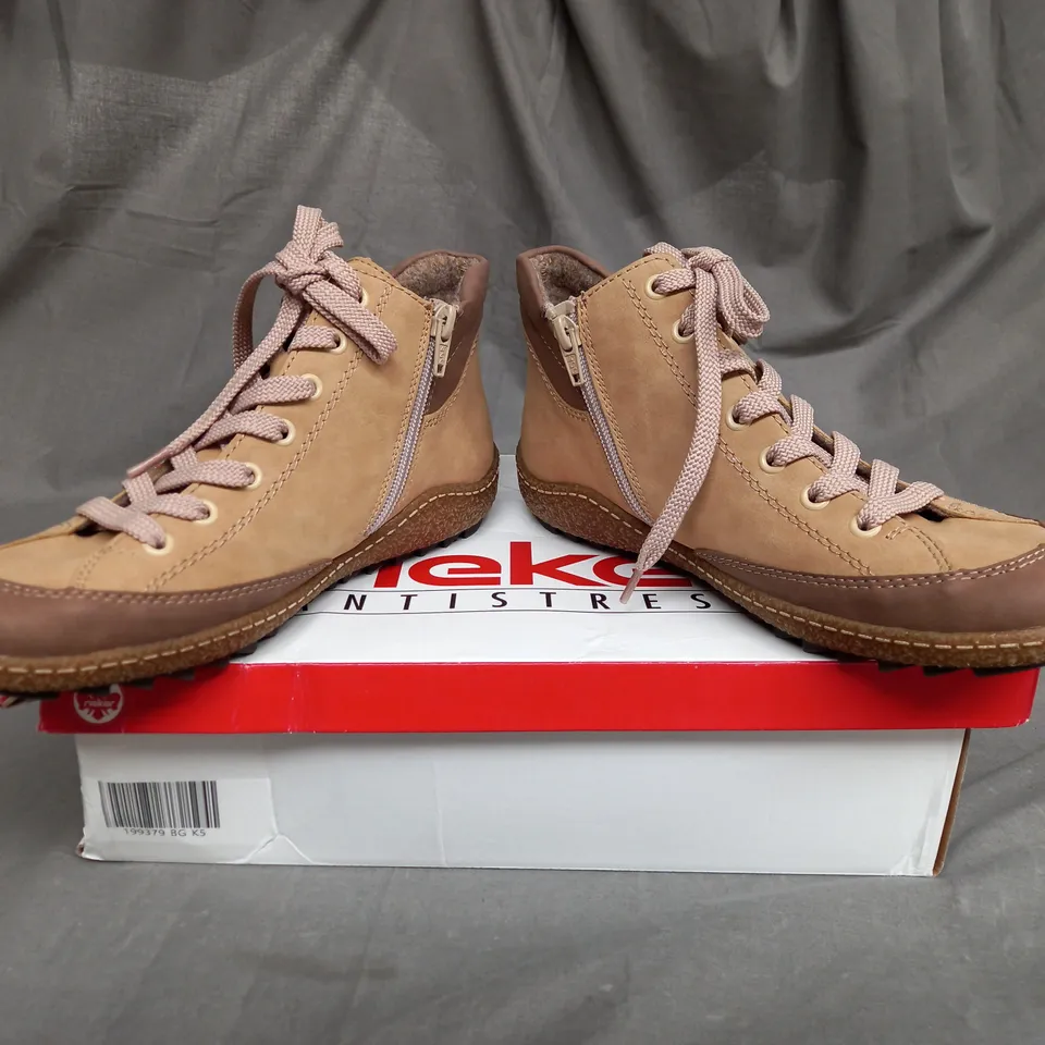 RIEKER SIDE ZIP SHOE IN BEIGE SIZE 5