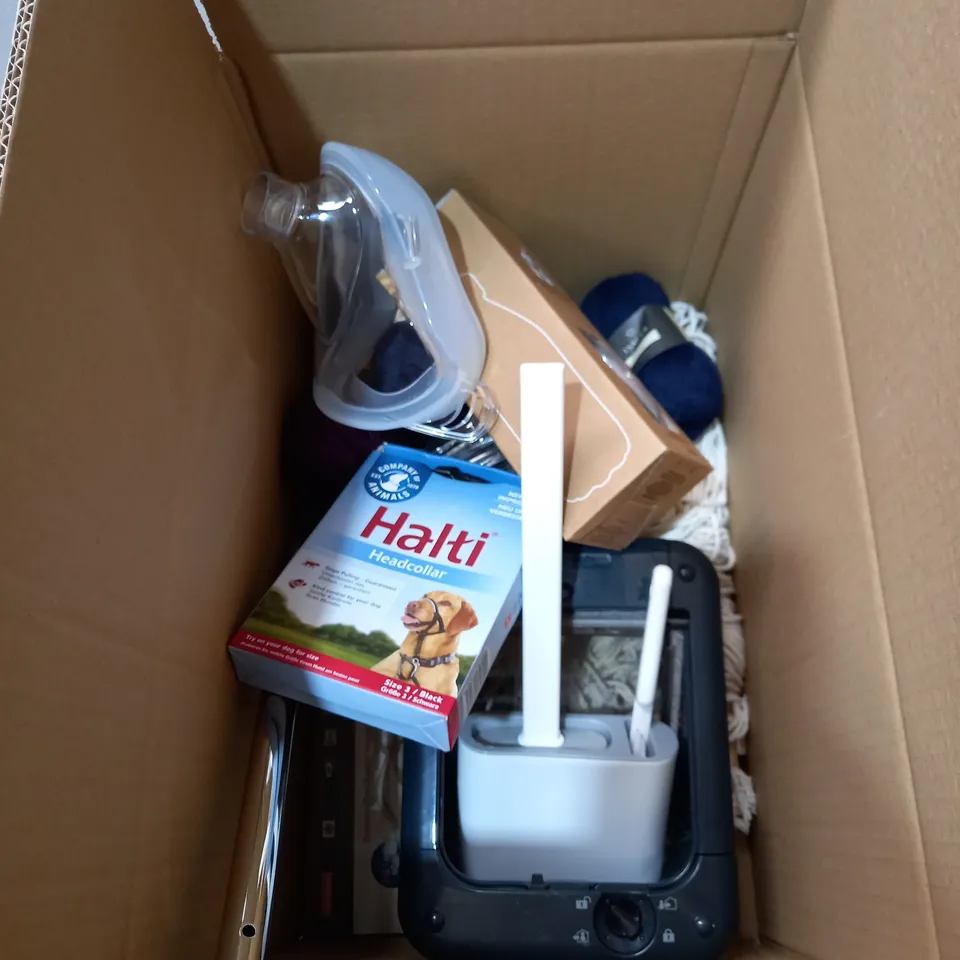 BOX OF APPROXIMATELY 10 ITEM TO INCLUDE MCDONALDS CUP, TOILET BRUSH, HEADCOLLAR ETC