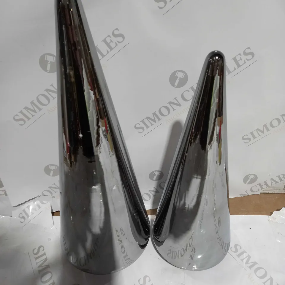 KELLY HOPPEN SET OF 2 INDOOR/OUTDOOR PRELIT GLASS DECOR - REFLECTIVE CONES