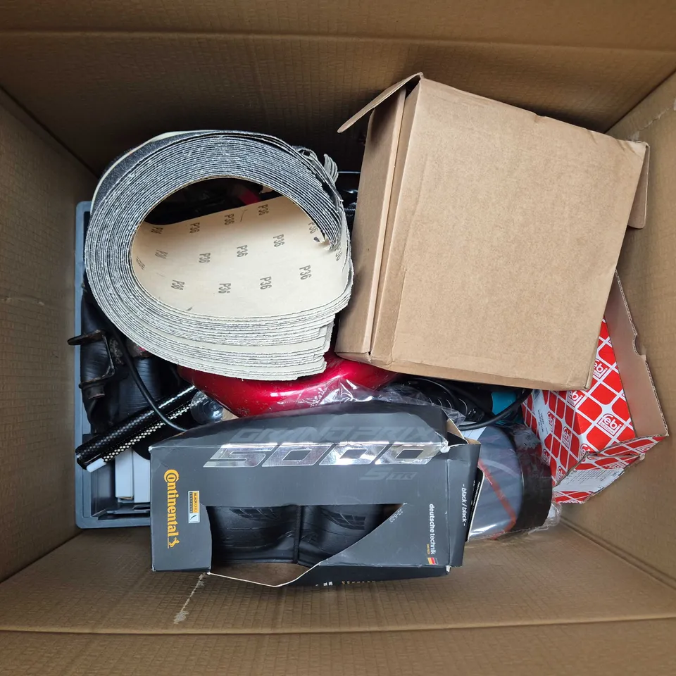 BOX OF APPROXIMATELY 20 ASSORTED CAR PARTS
